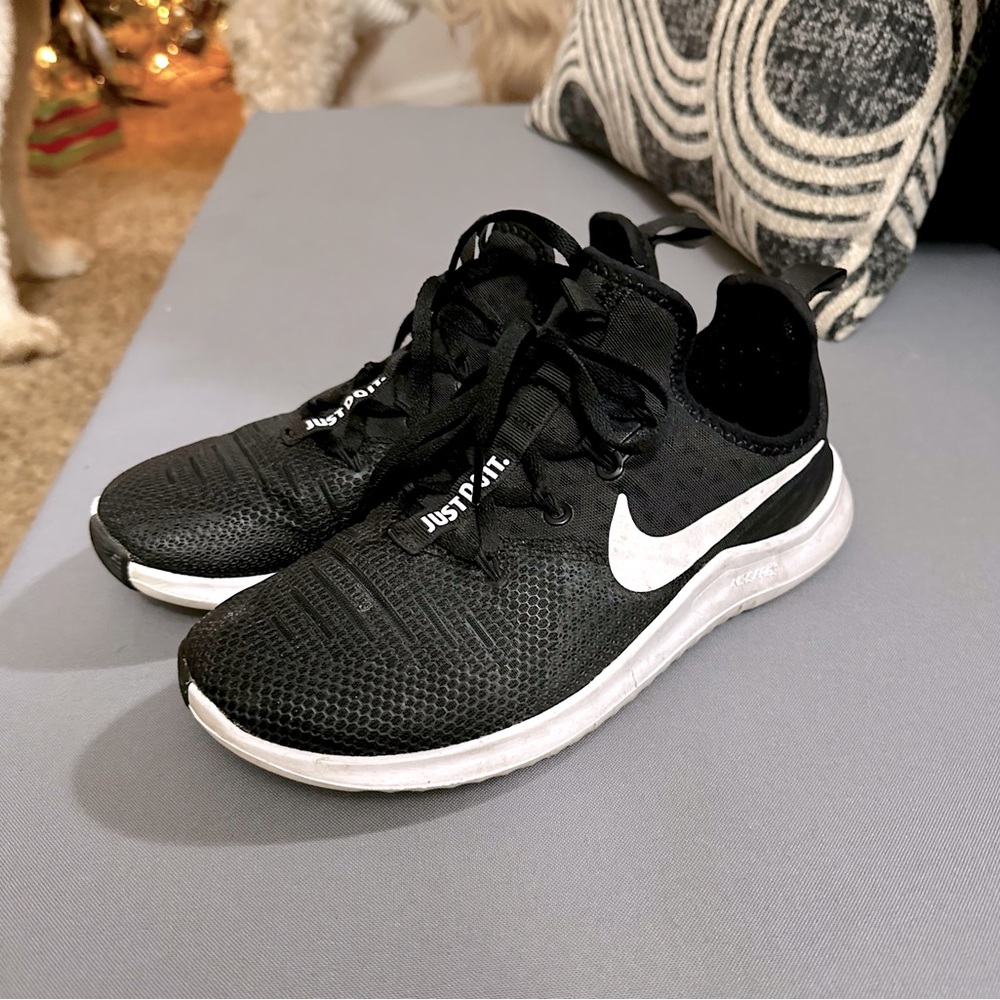 Size 6 euc black Nike woman training shoes